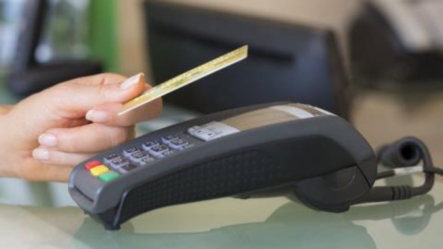 Older shoppers boost growth in contactless payments