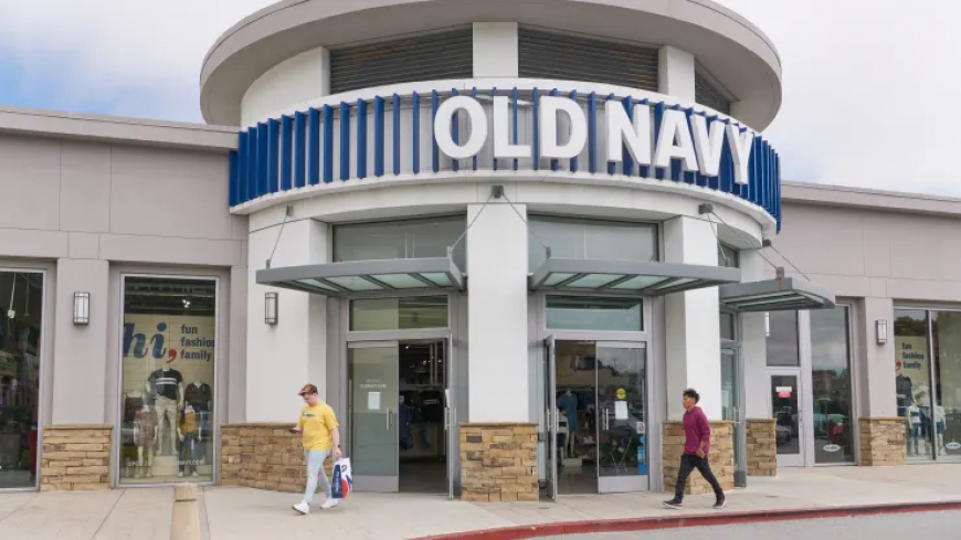 RETAIL Gap shares pop as company’s holiday earnings blow past estimates, Old Navy returns to growth